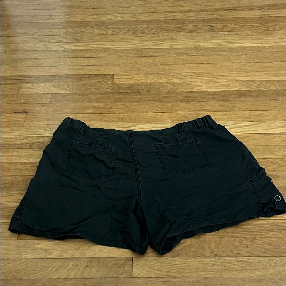 Intro. Women's Sz 14 Black Cargo Shorts - Picture 5 of 6